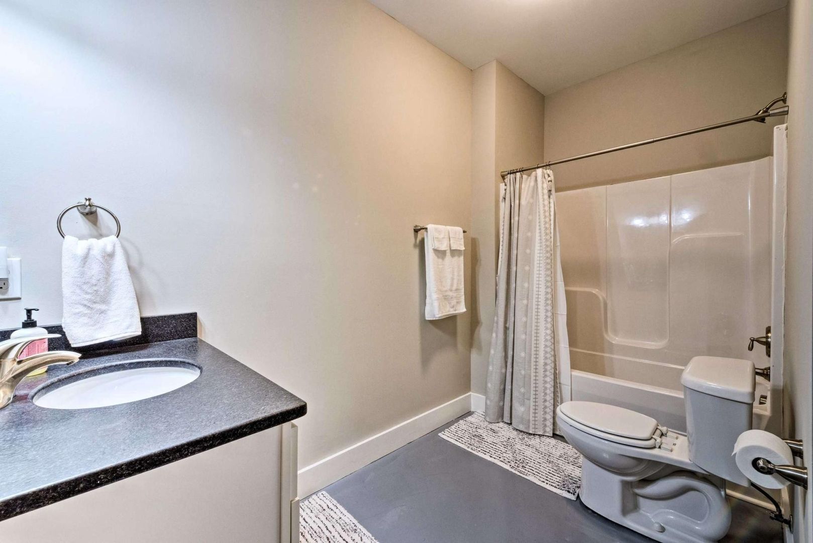 Bowling Green Apartment: 1117 GREENWOOD ALY