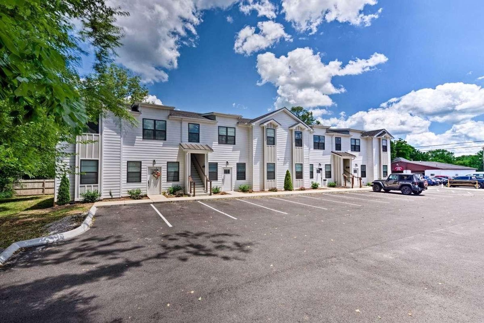 Bowling Green Apartment: 1117 GREENWOOD ALY