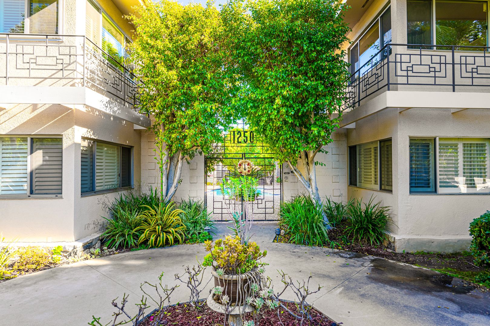 Pasadena Apartment: 1250 S. Orange Grove Blvd.