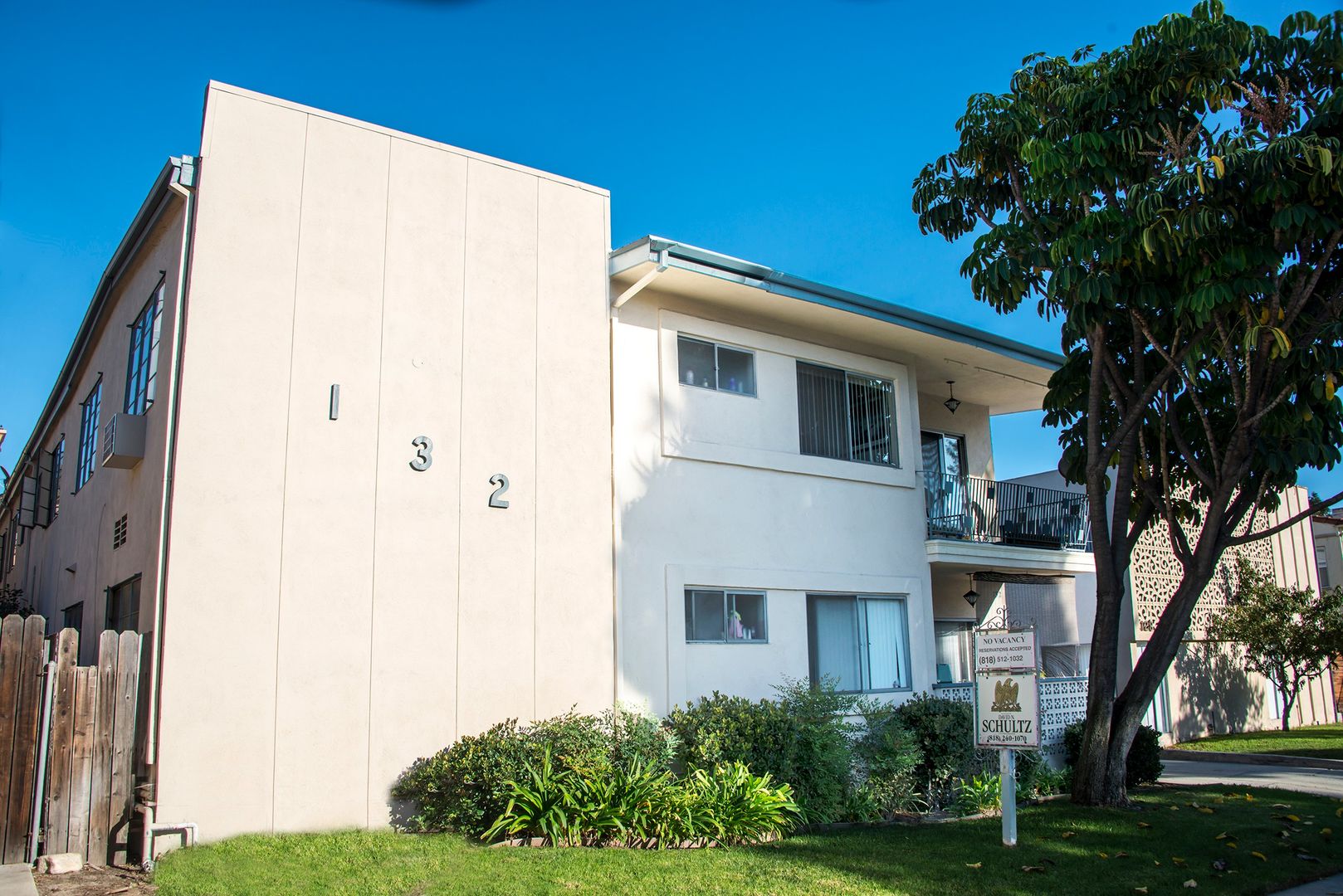 Glendale Apartment: 132 N. Sinclair Ave.