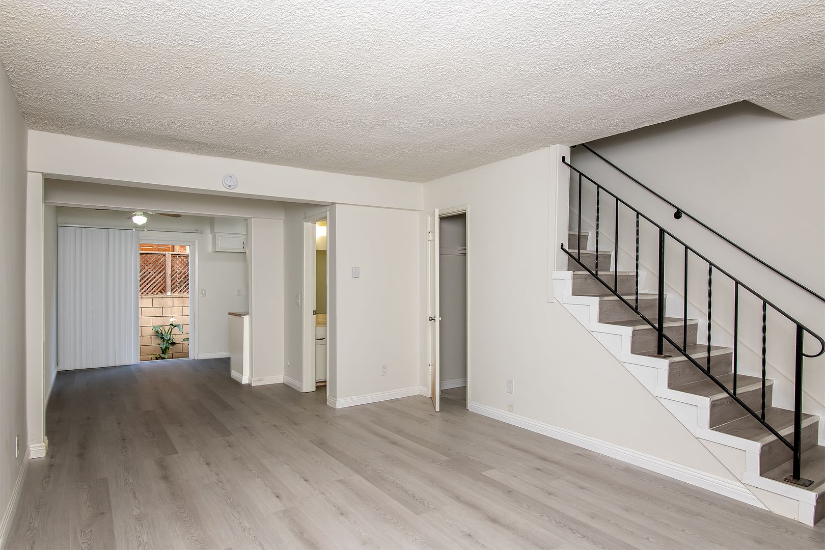 Alhambra Apartment: 216 Palmetto Dr.