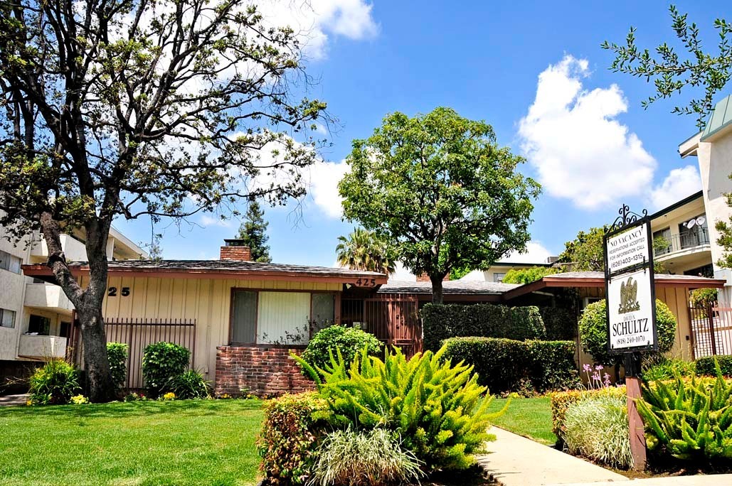 Pasadena Apartment: 425 S. Los Robles Avenue