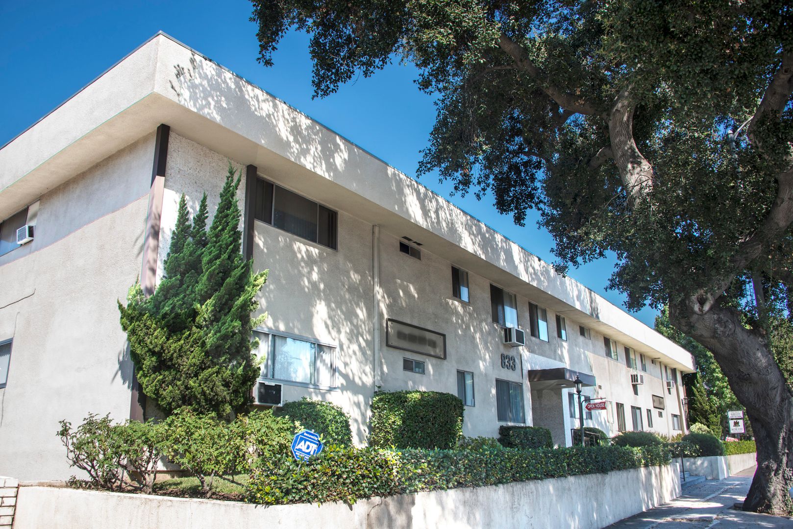 Monrovia Apartment: 833 W. Foothill Blvd.