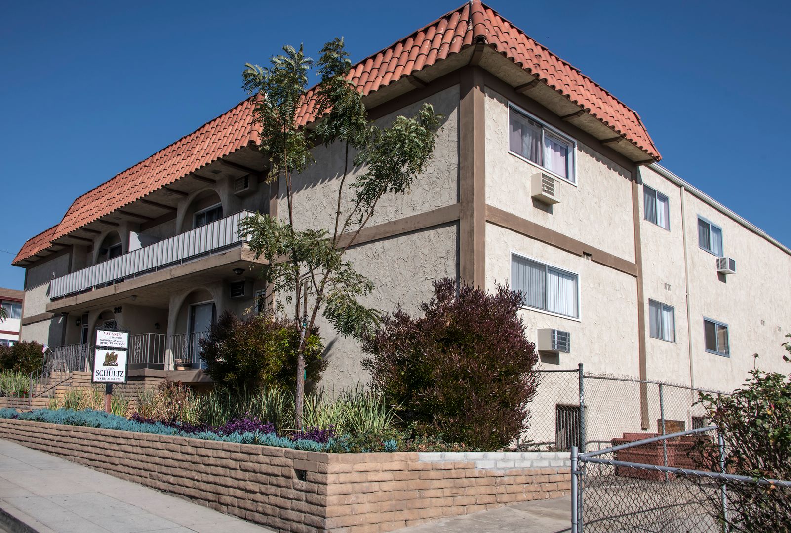Burbank Apartment: 312 E. Cedar Ave.