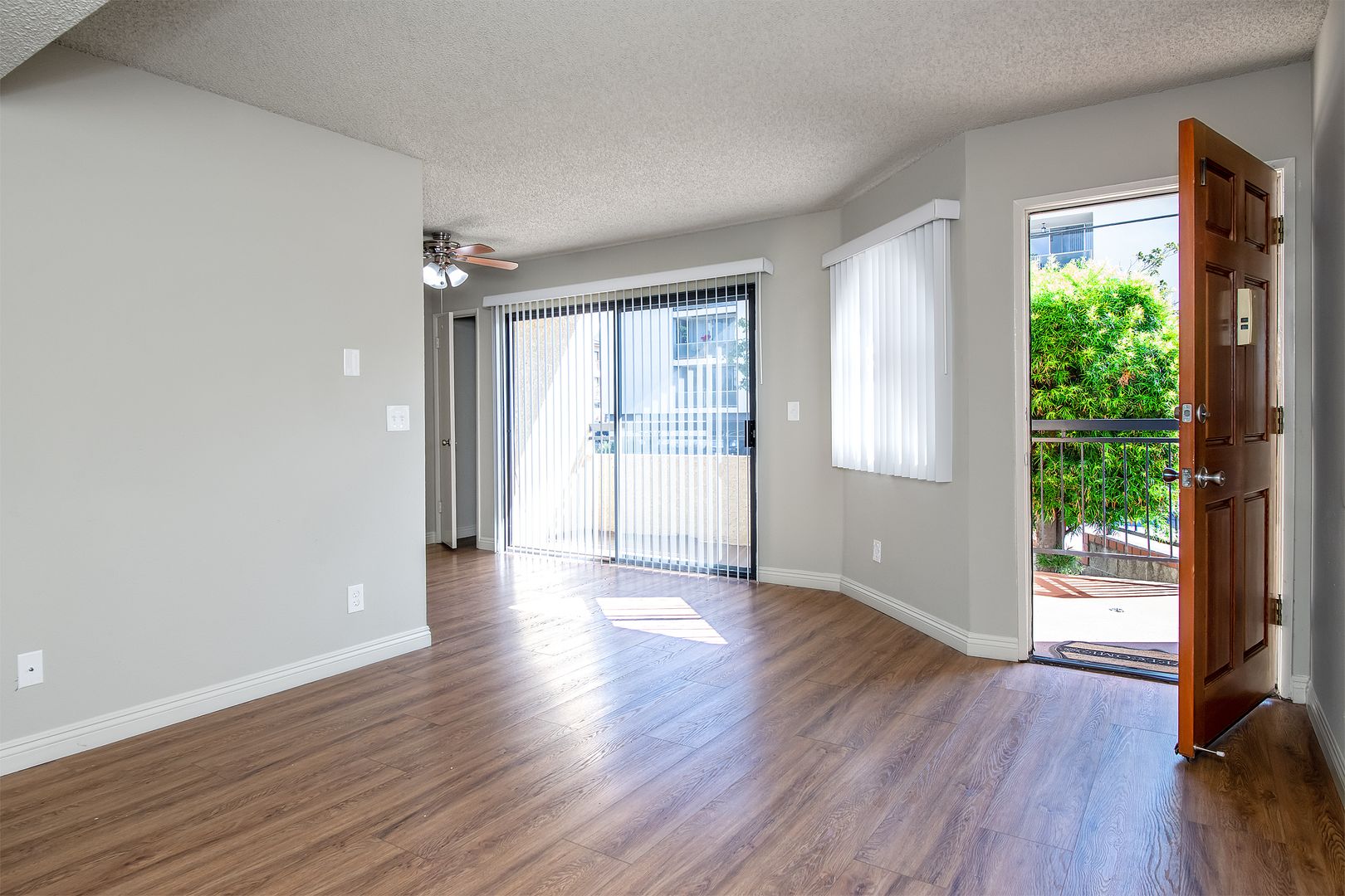 Glendale Apartment: 951 N. Louise St.