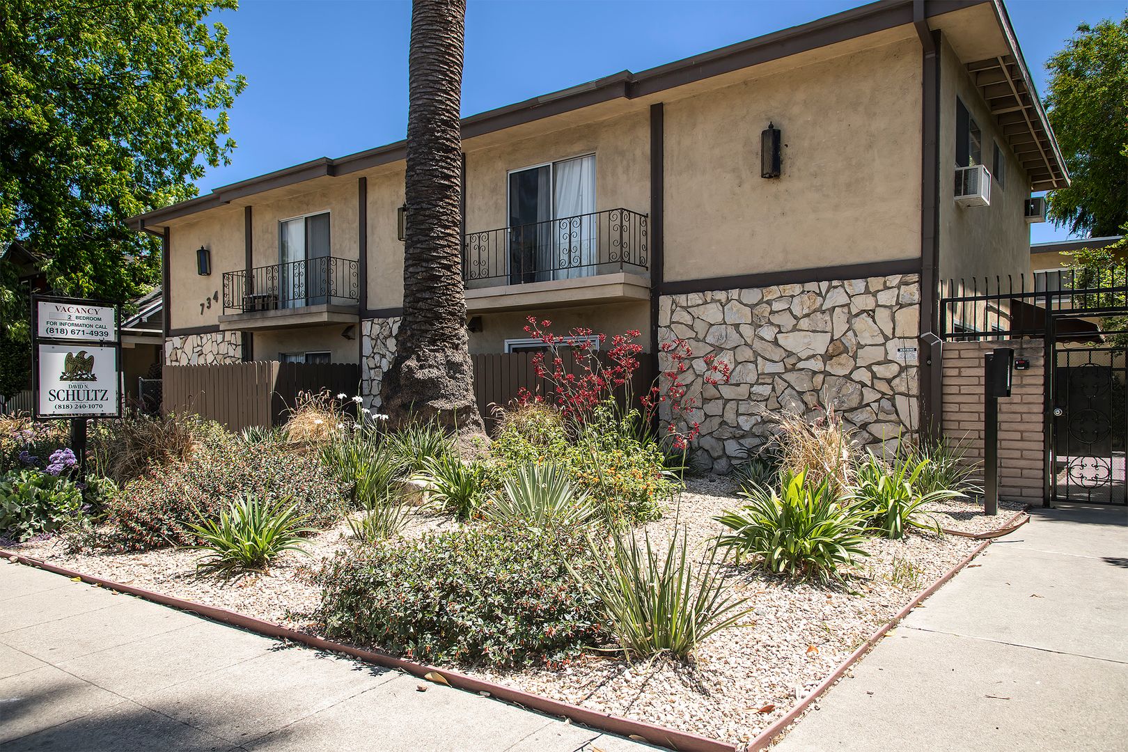 Pasadena Apartment: 734 E. Mountain St.