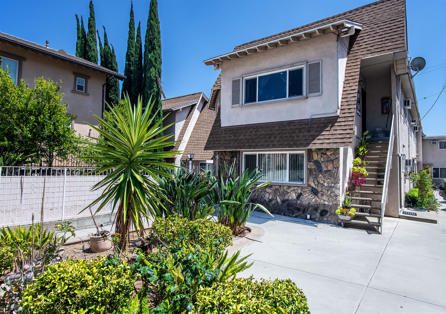 Alhambra Apartment: 216 Palmetto Dr.