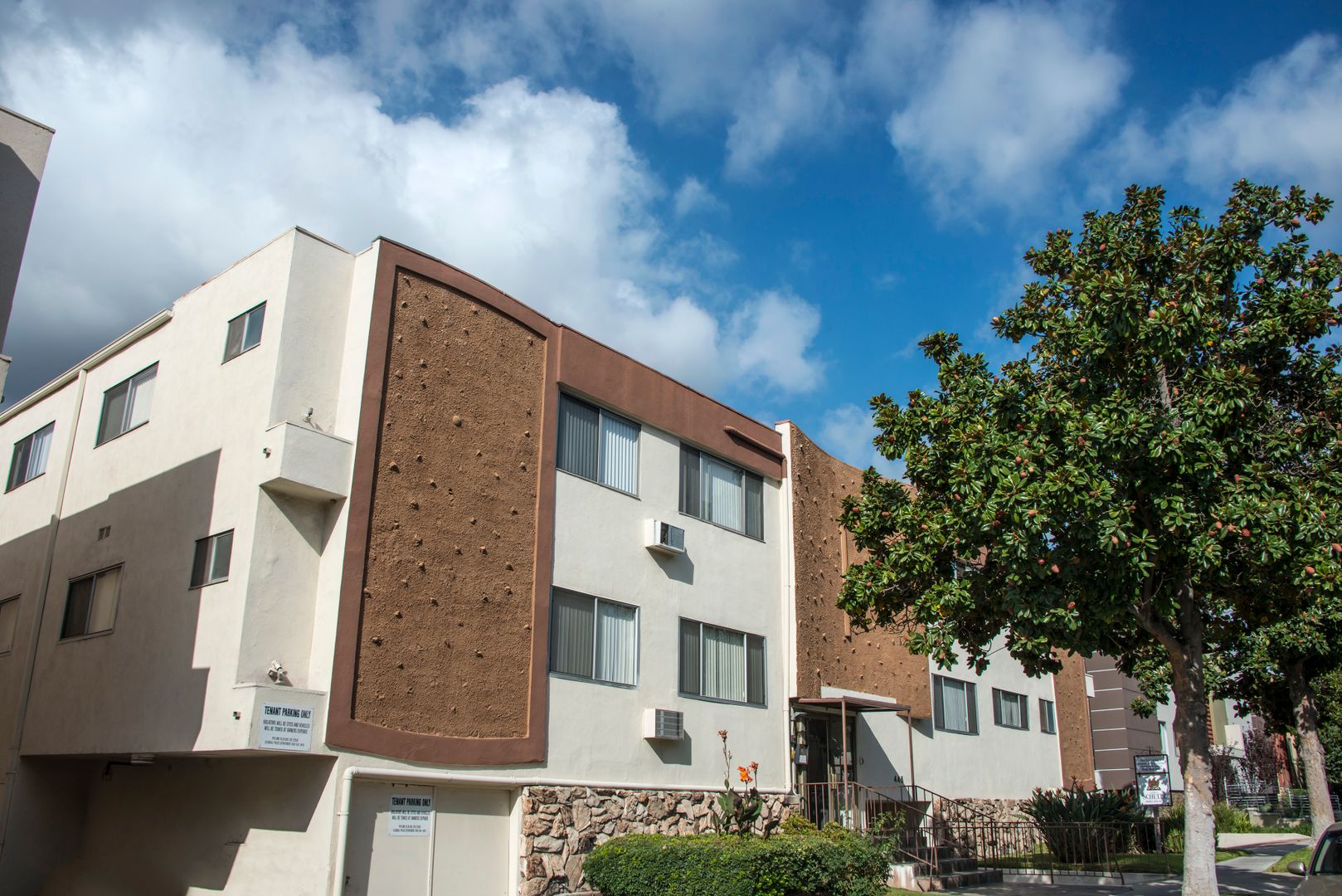 Glendale Apartment: 445 W. Dryden