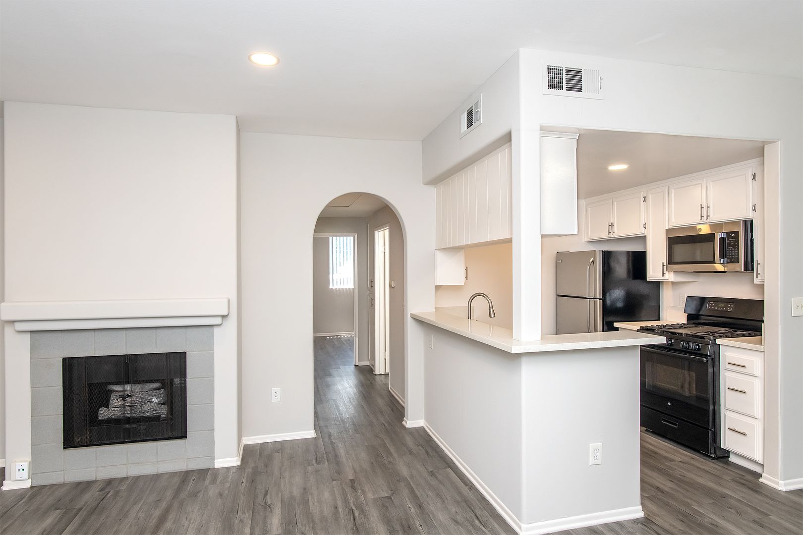 Burbank Apartment: 520 N. Hollywood Way