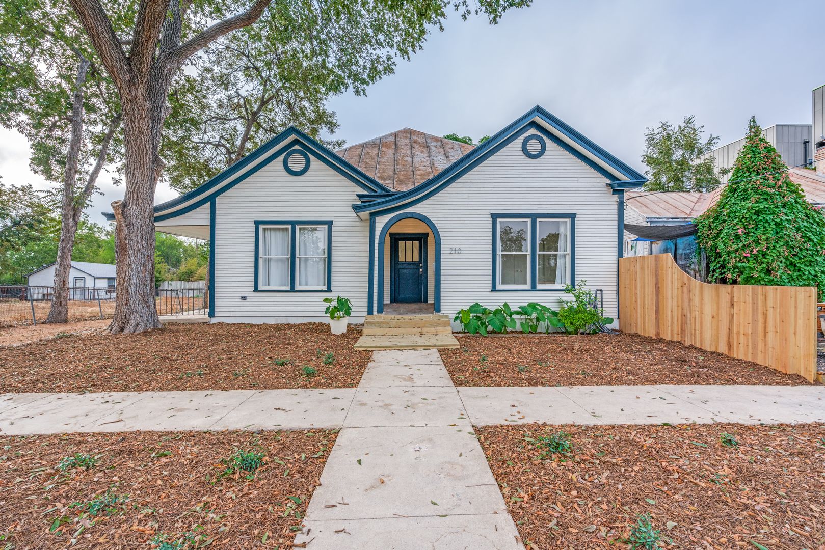 San Antonio Apartment: 210 Mason St