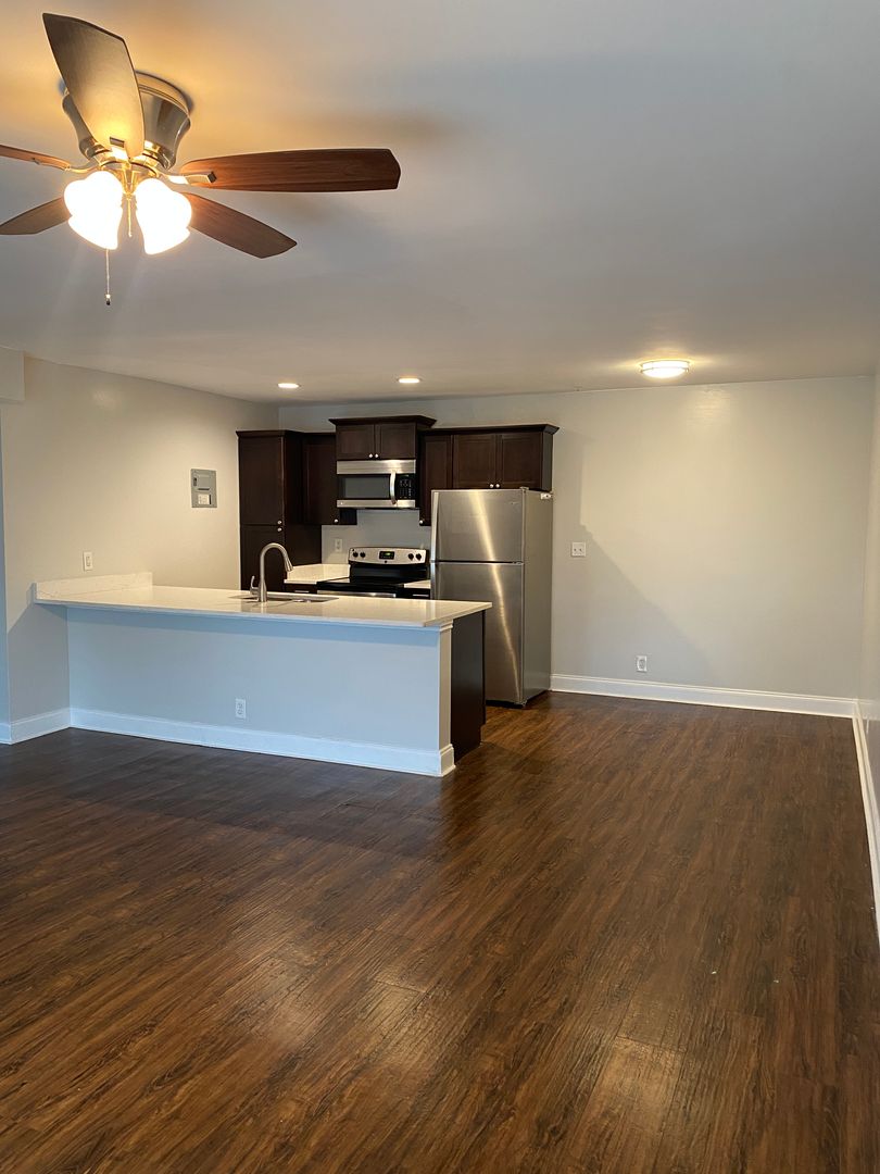 Alamo Heights Apartment: 211 Routt St.