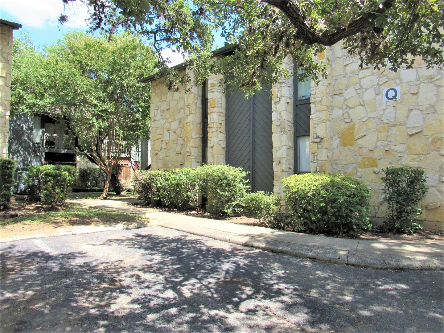 San Antonio House: 3843 Barrington #165Q