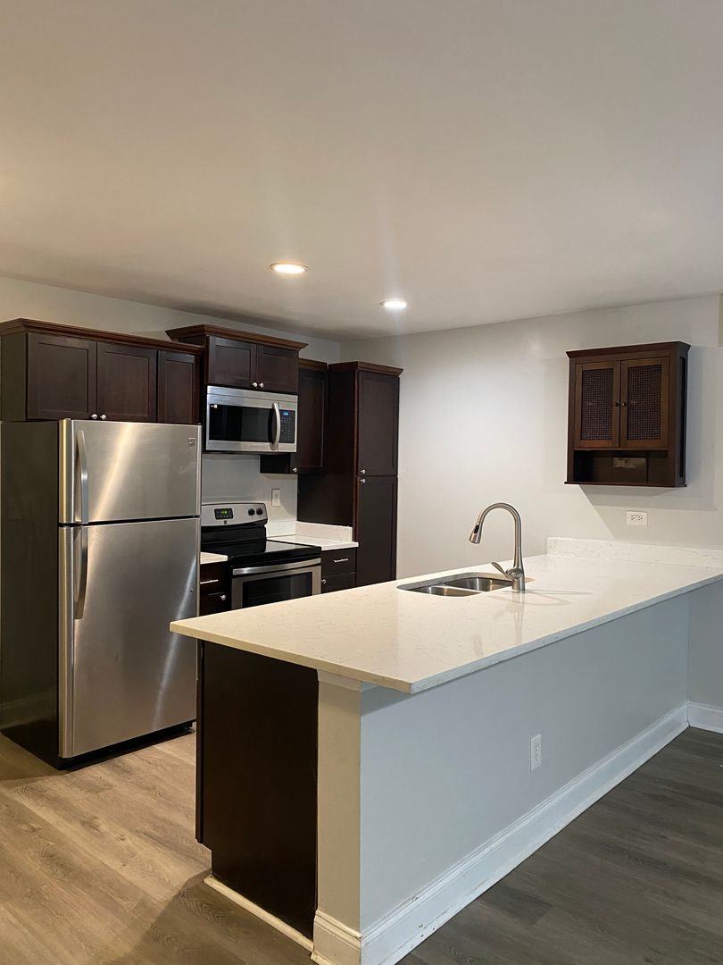 Alamo Heights Apartment: 211 Routt St.