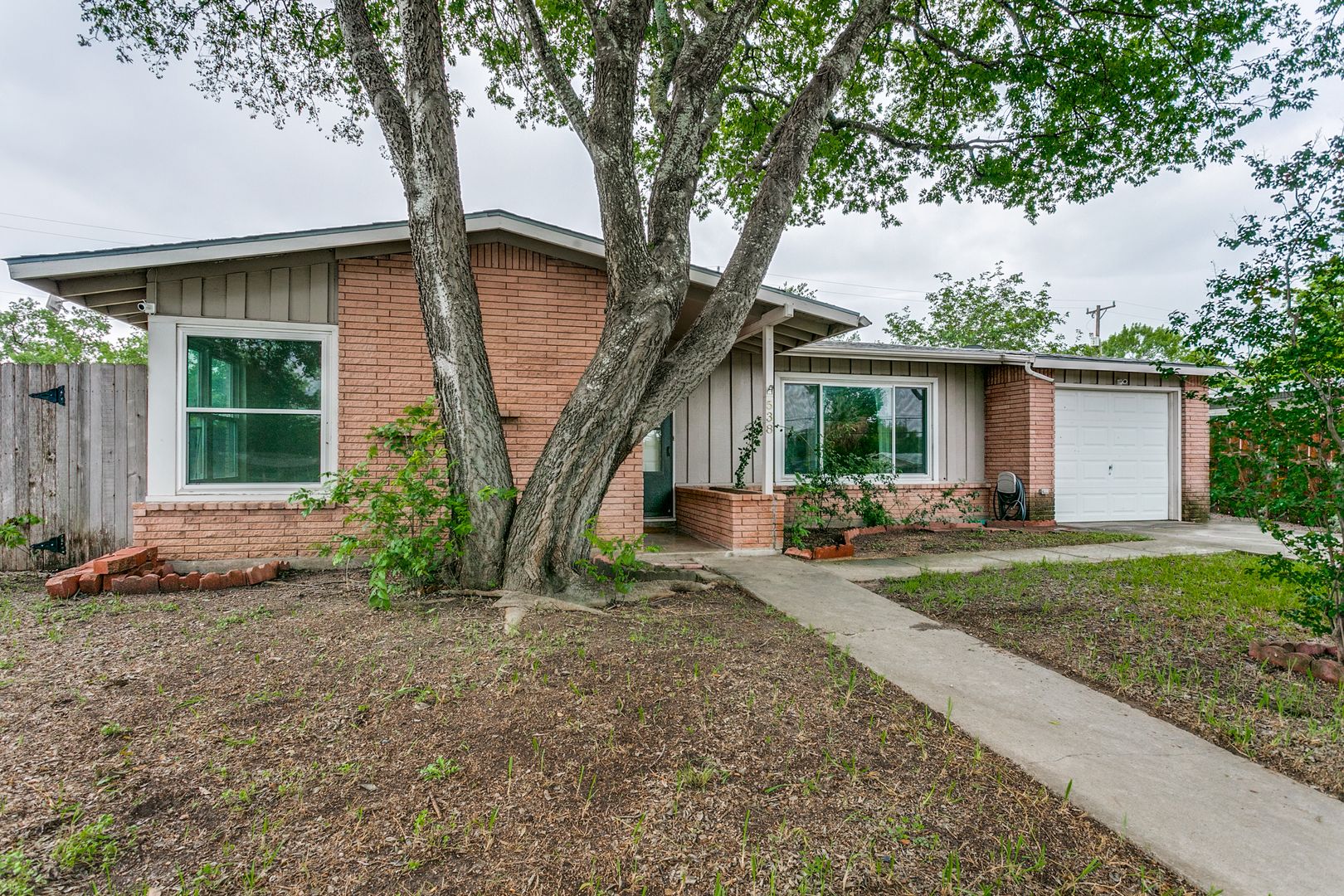 San Antonio House: 538 Lanark