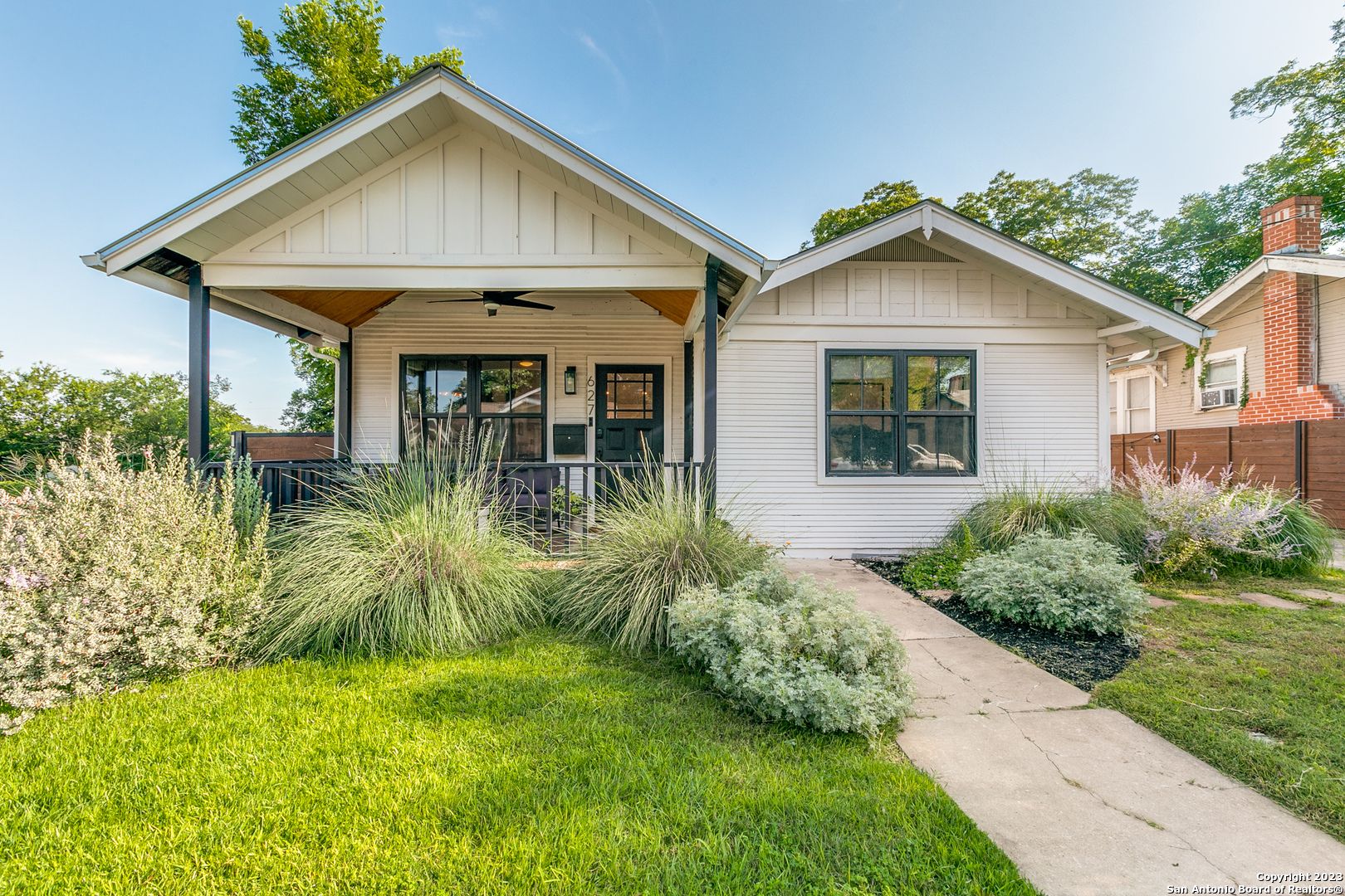 San Antonio House: 627 W Lynwood Ave