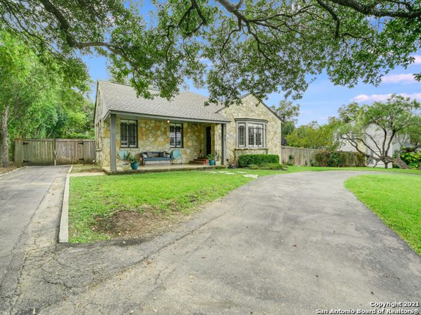 Terrell Hills House: 310 Garraty Rd