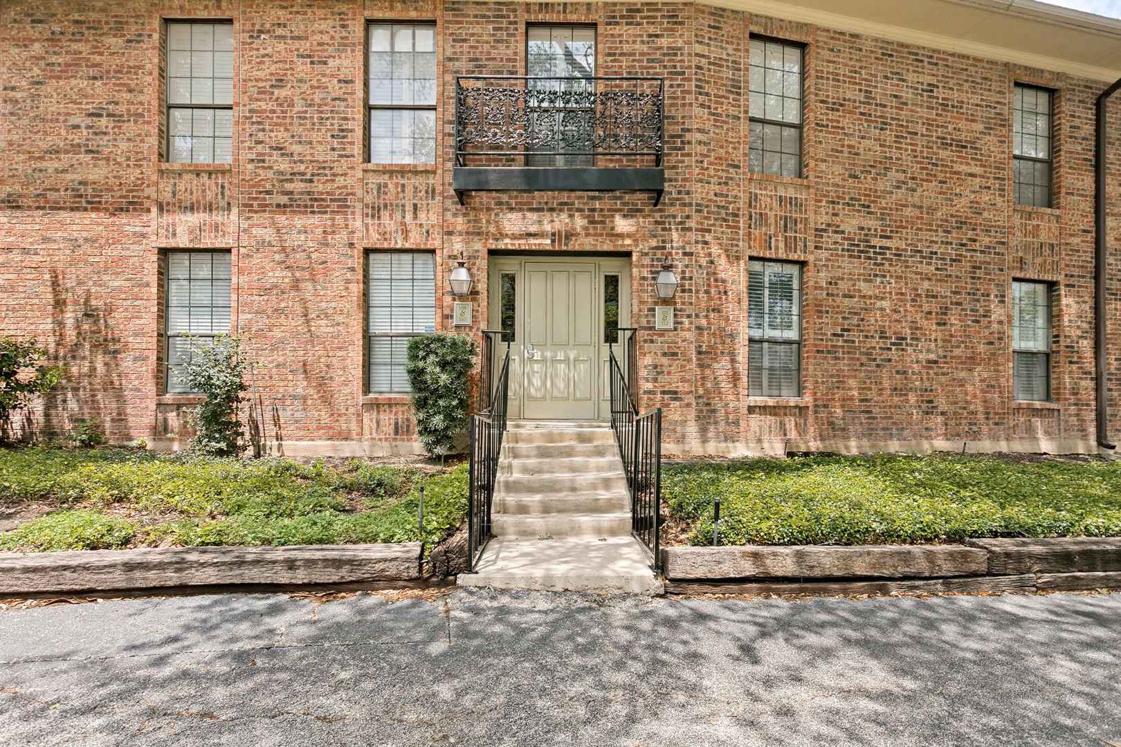 Alamo Heights Condo: 201 Ellwood St