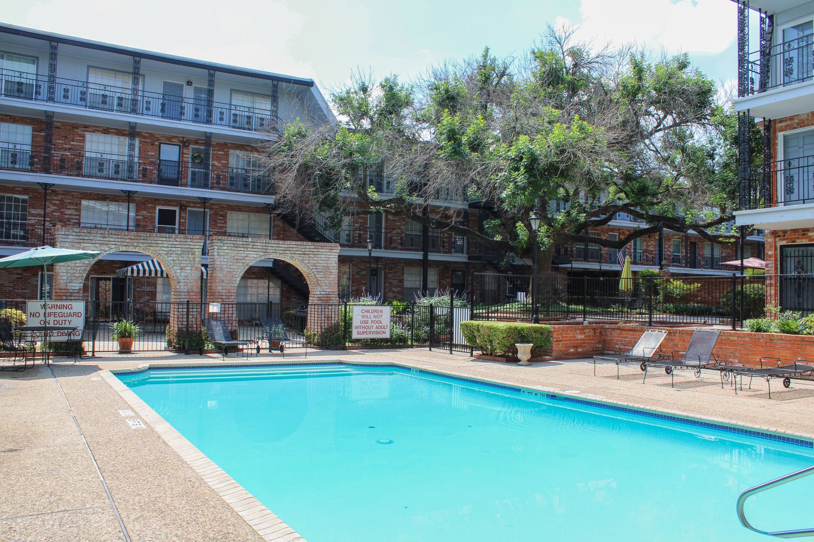 San Antonio House: 8401 N New Braunfels Unit 109