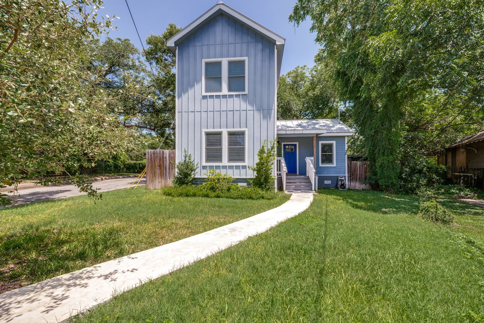 San Antonio House: 737 E Magnolia Ave