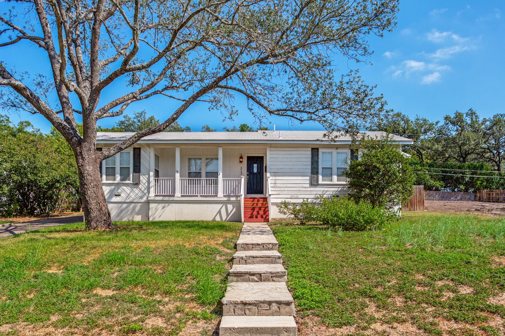 Terrell Hills House: 313 Lilac Ln