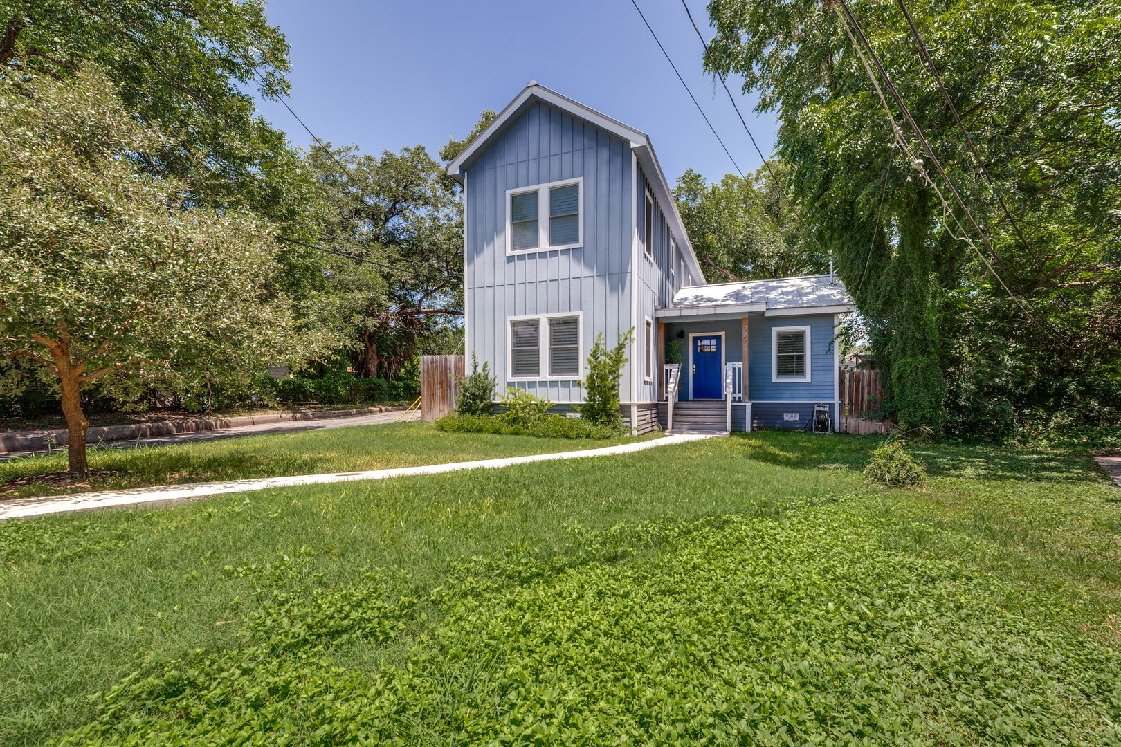 San Antonio House: 737 E Magnolia Ave