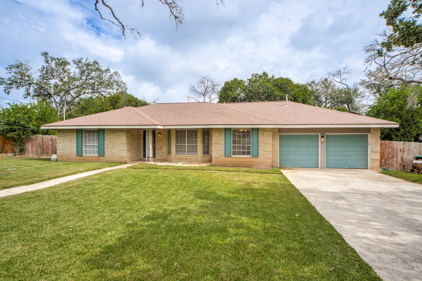 Hollywood Park House: 313 Sagecrest Dr