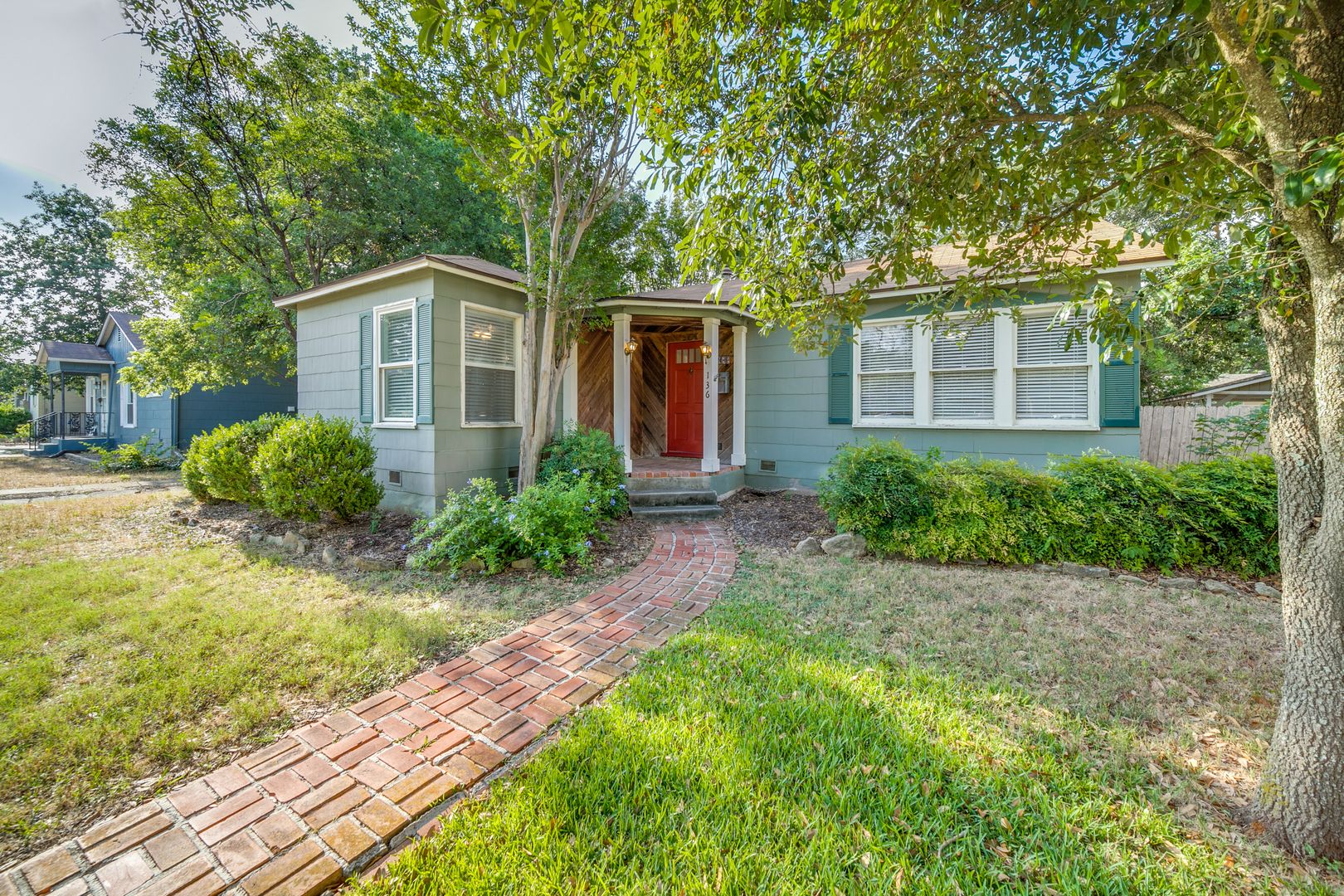San Antonio House: 136 Harmon Dr