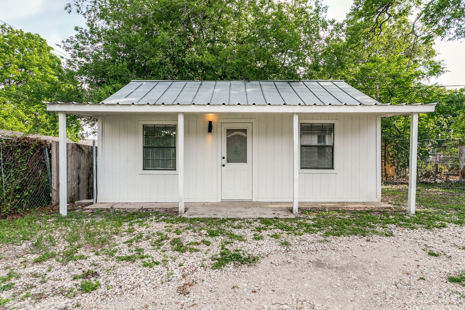 San Antonio Multiplex: 1121 Essex St #3