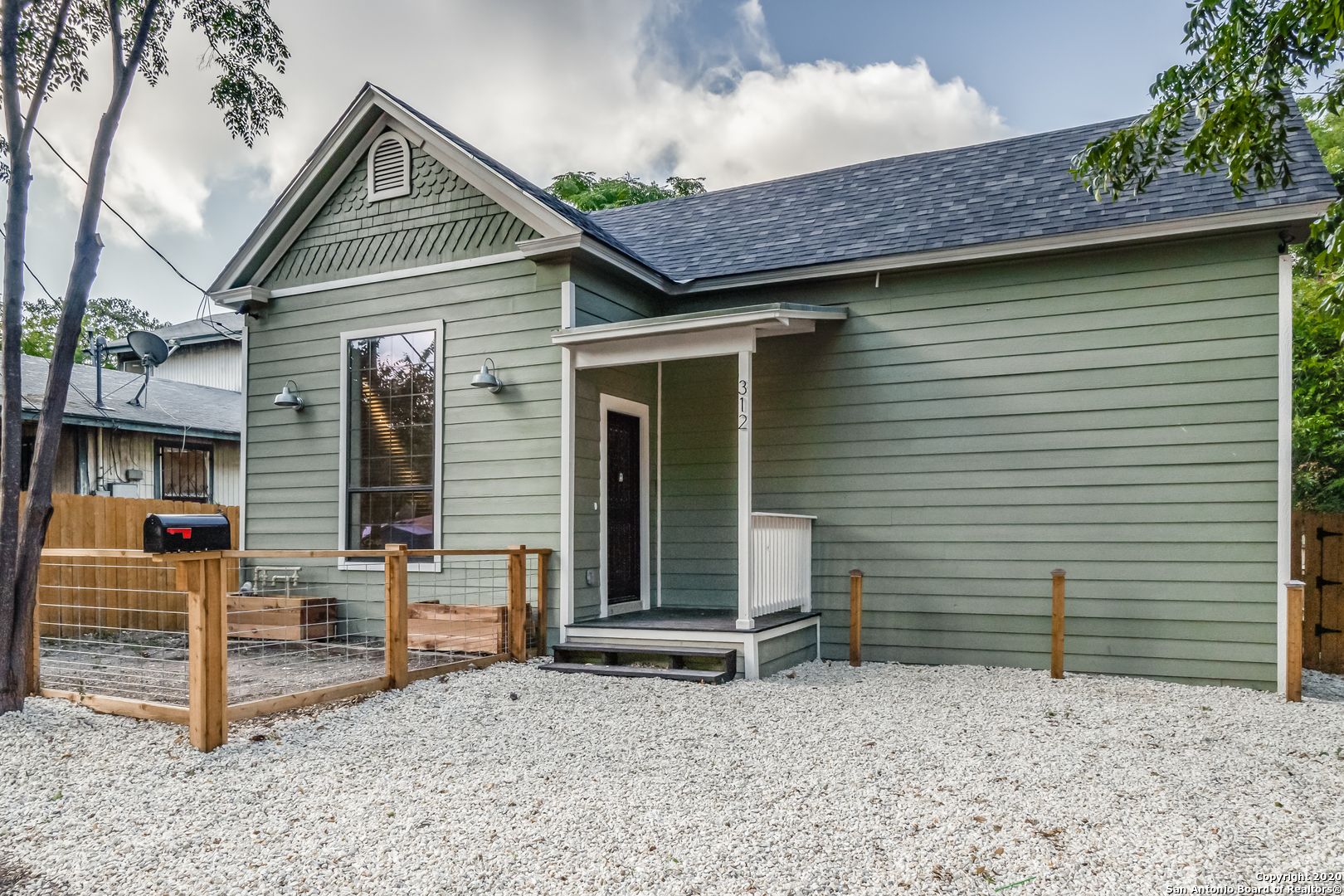 San Antonio House: 312 Quitman St