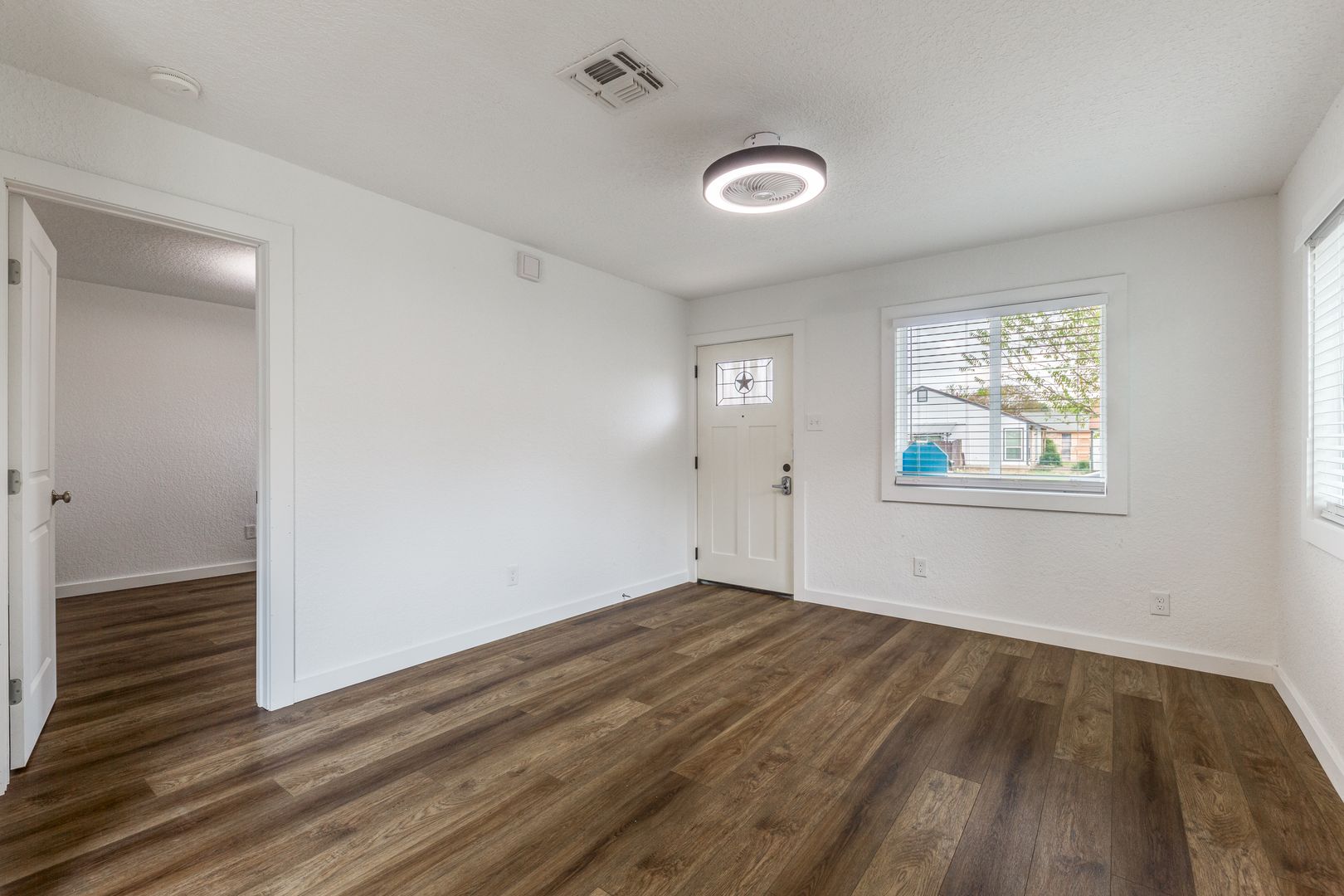 San Antonio Multiplex: 8838 Meadow Trace St