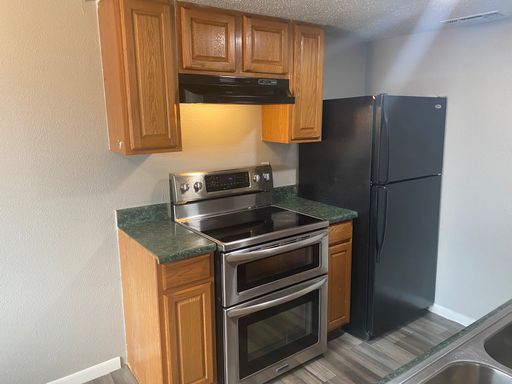 1-Bedroom Apartment Near St. Mary – photo 1