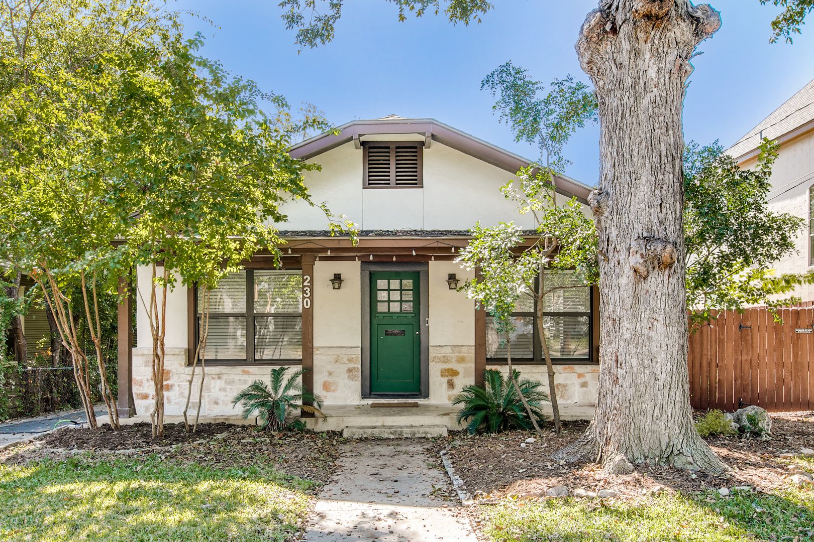 Alamo Heights House: 230 Normandy Ave