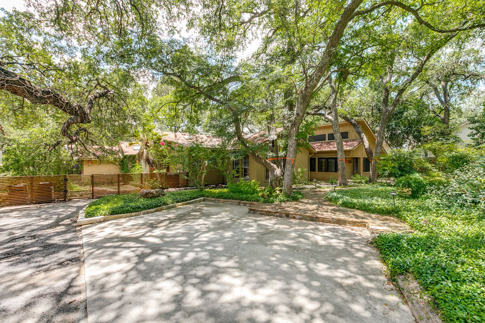 Alamo Heights House: 236 Castano Ave