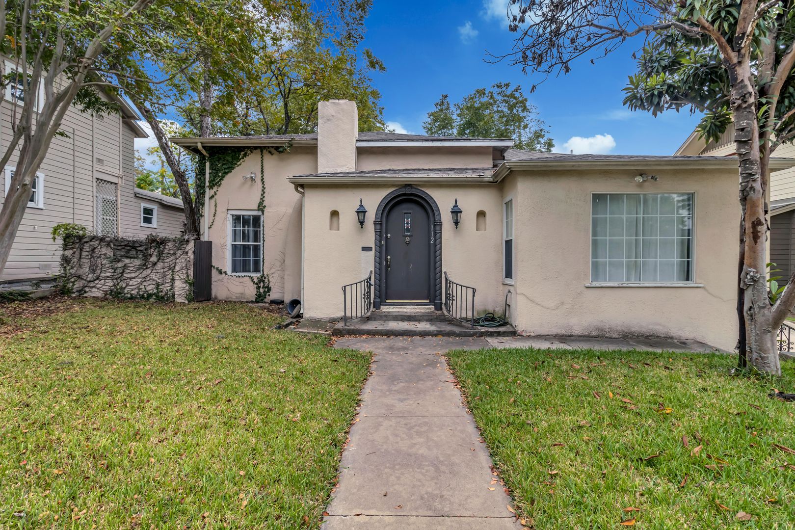 San Antonio House: 112 Cloverleaf Ave