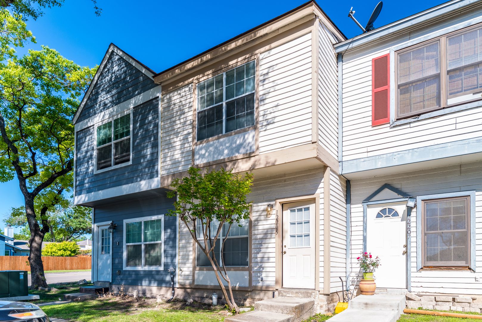 San Antonio House: 12205 Magnolia Blossom