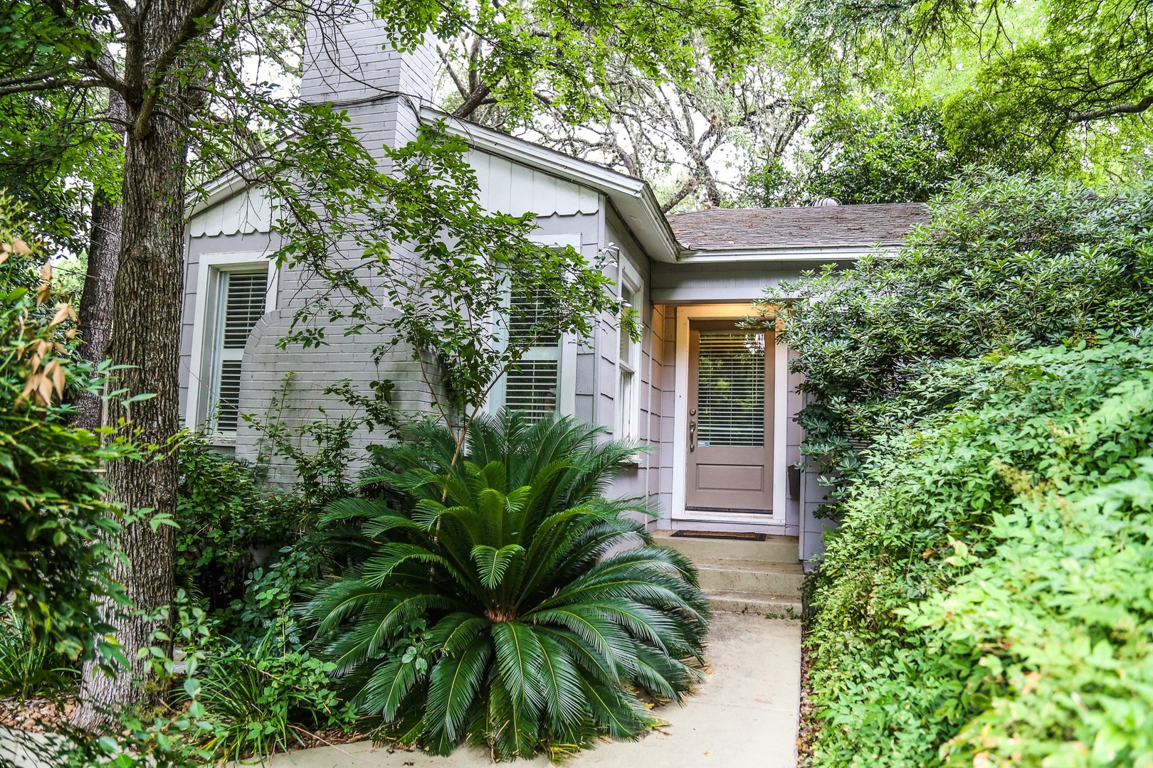 San Antonio House: 135 Tuxedo Ave