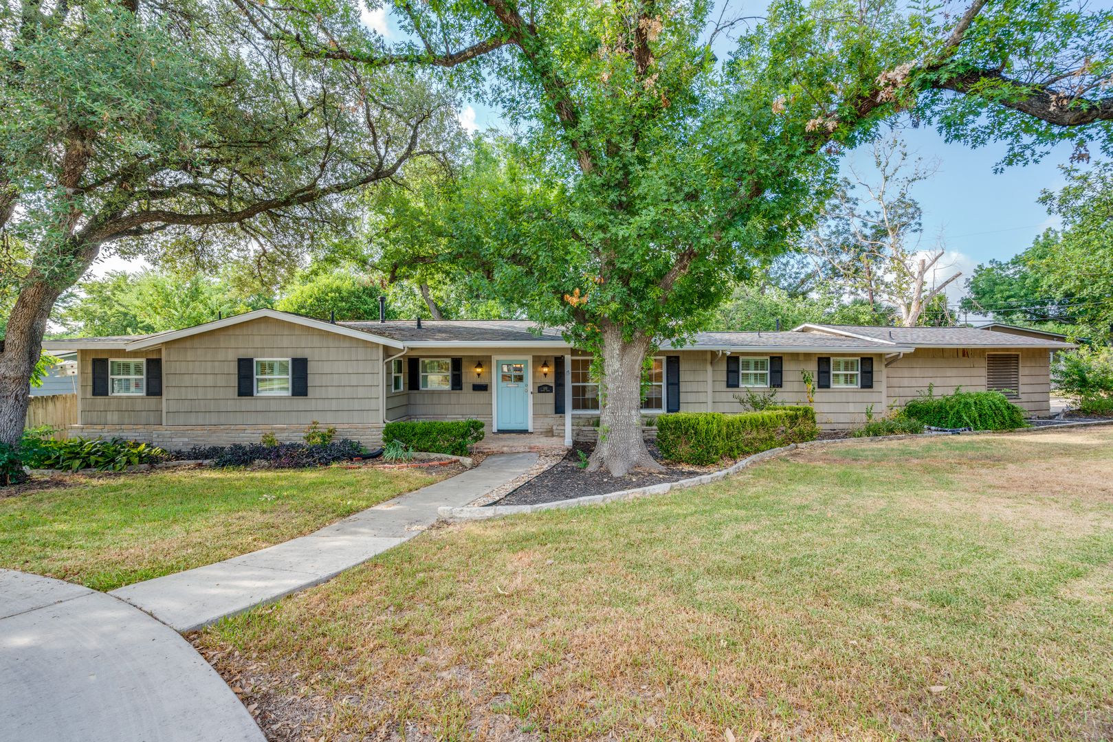 Terrell Hills House: 100 Seford Dr