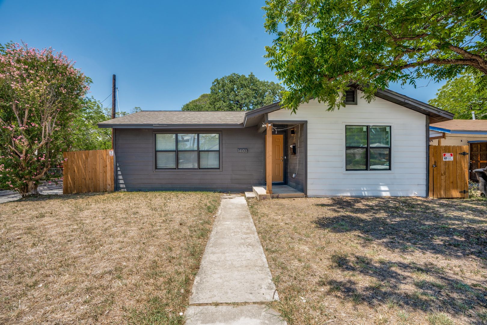 San Antonio House: 1403 N Center St