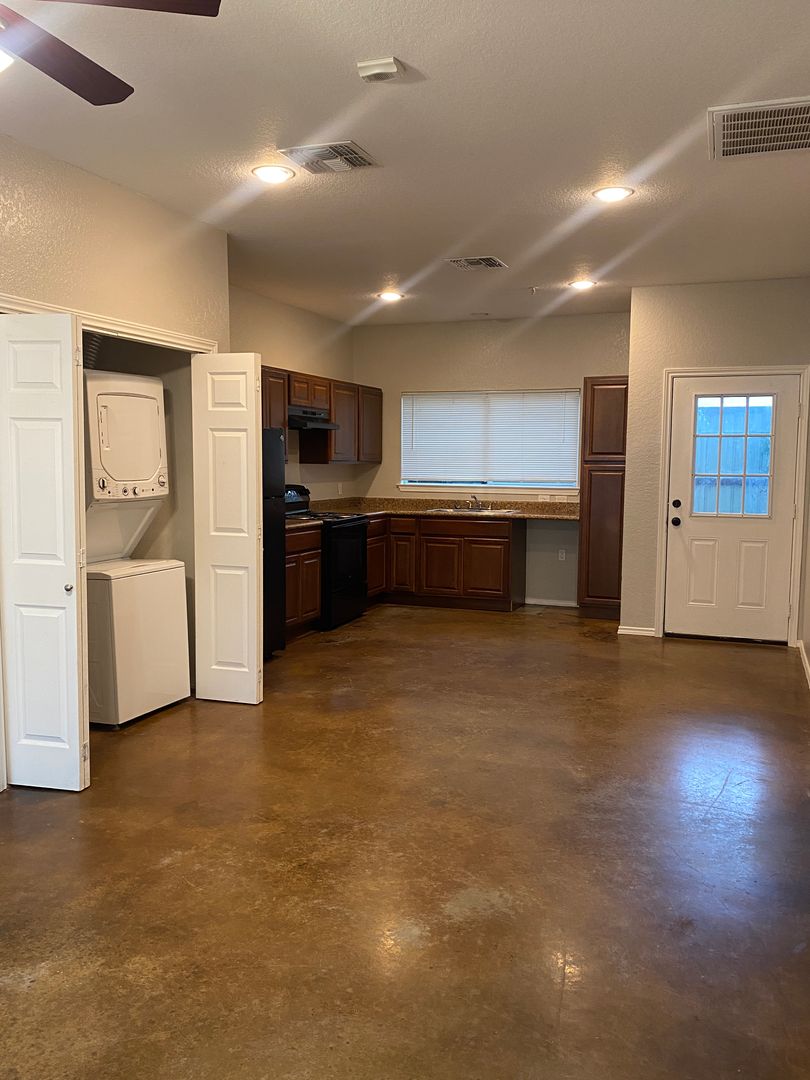 San Antonio Apartment: 2335 Nopal St - 108