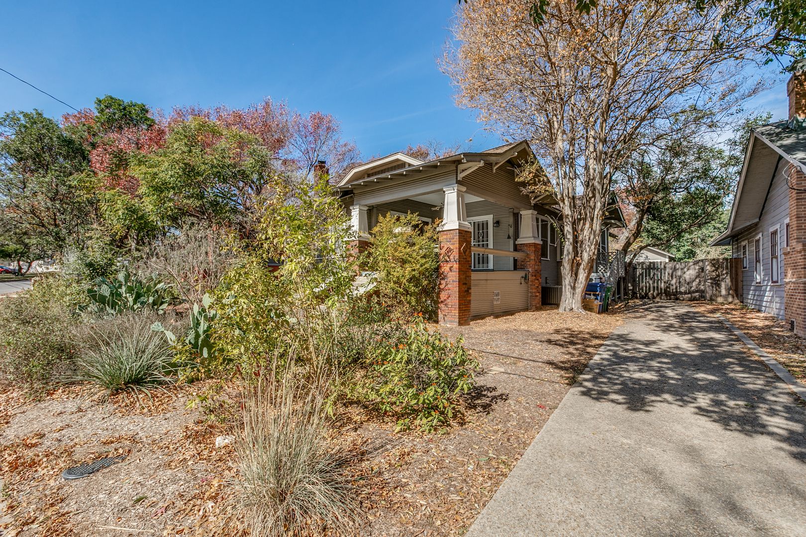 San Antonio House: 411 E Huisache Ave