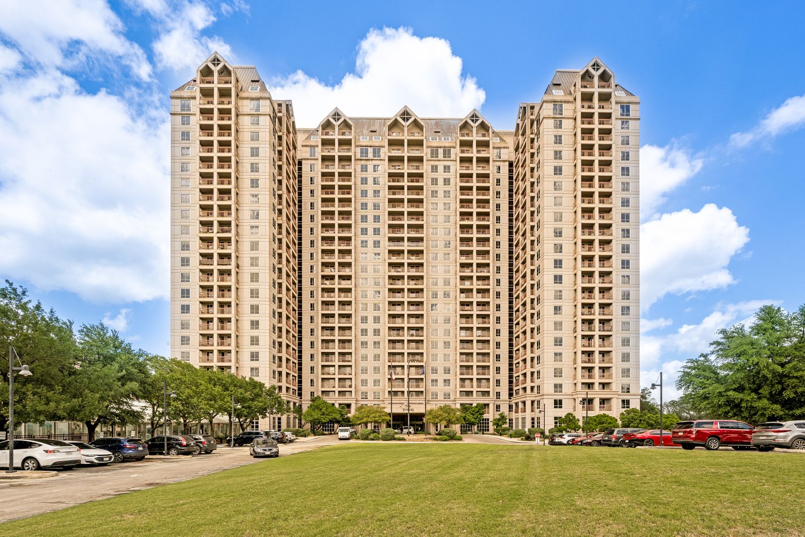 San Antonio Condo: 1 Towers Park Ln
