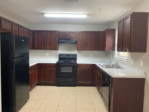 THE VILLAGE AT JUDSON | Large Modern 3x2 Near Live Oak – photo 1