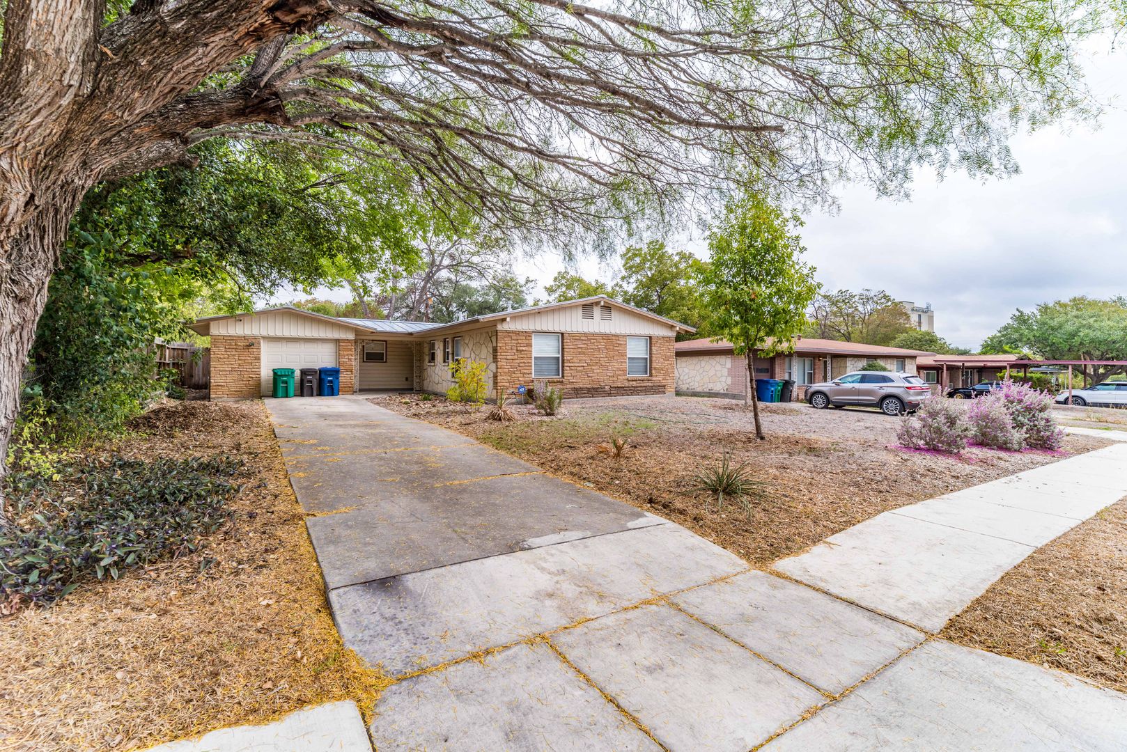 San Antonio House: 467 Shannon Lee St
