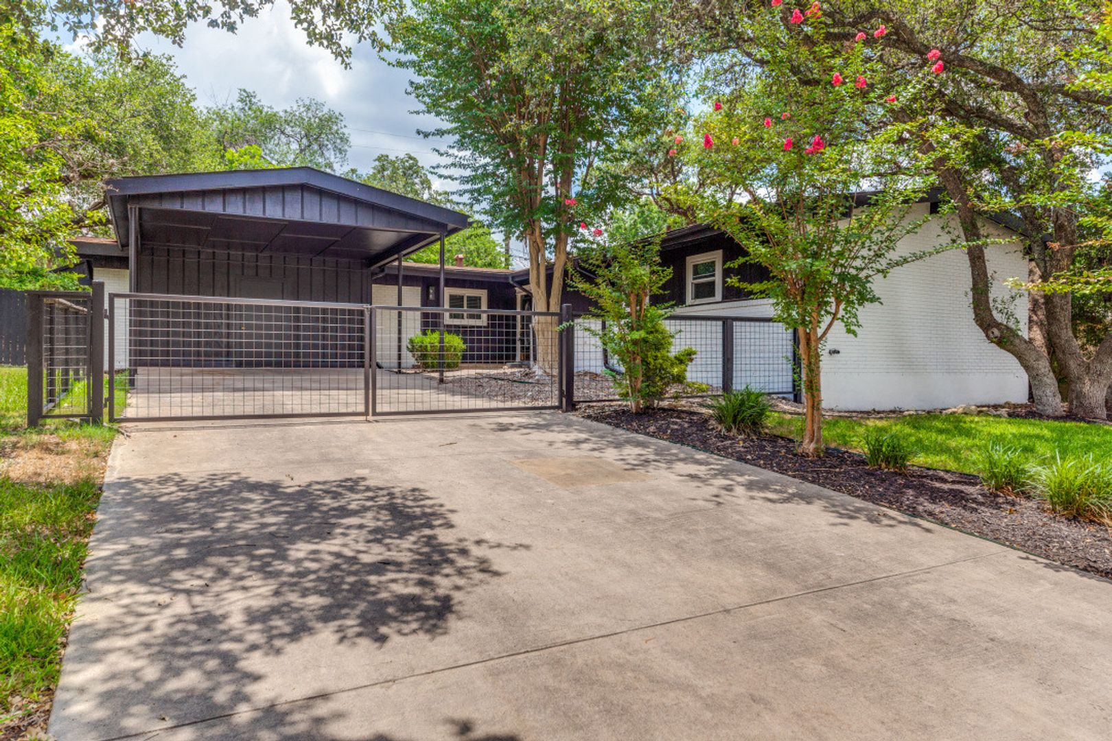 San Antonio House: 8730 Sagebrush Ln