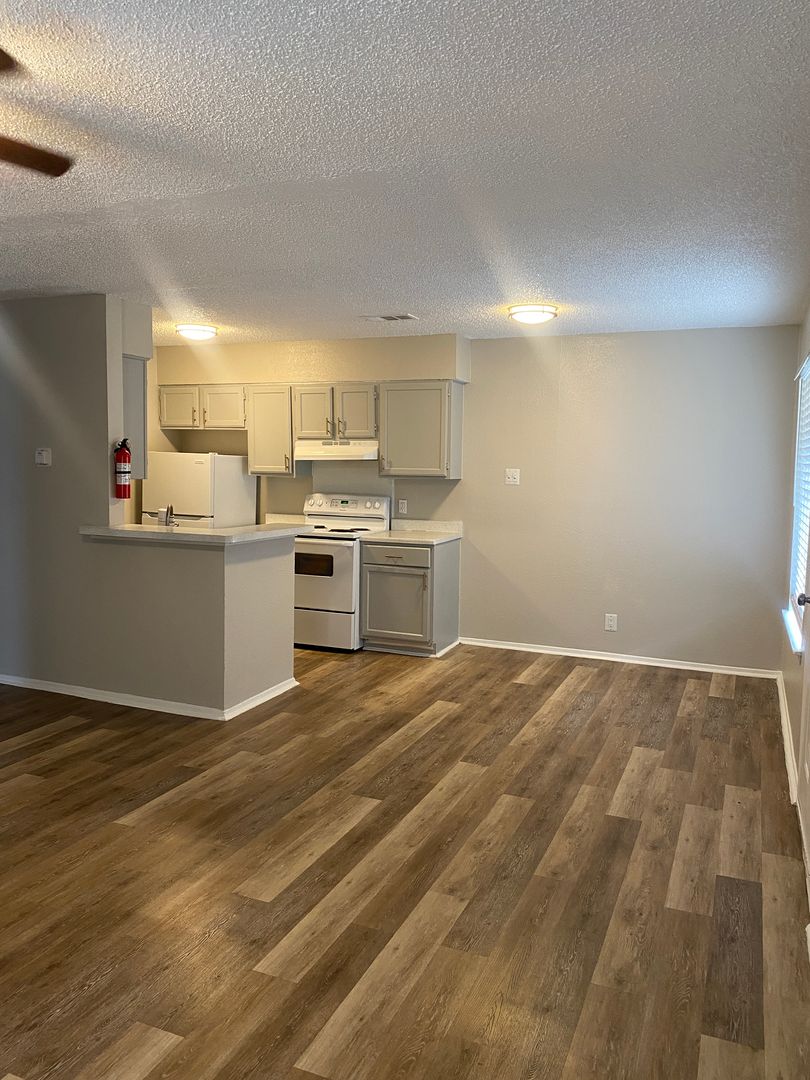 San Antonio Apartment: 3518 Grant Ave - #223