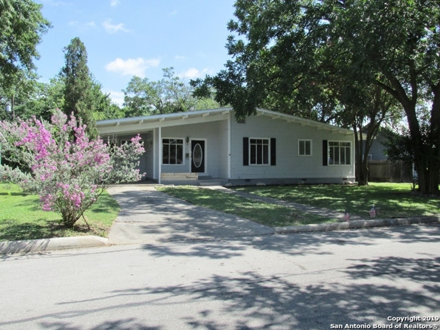 San Antonio House: 213 Arvin