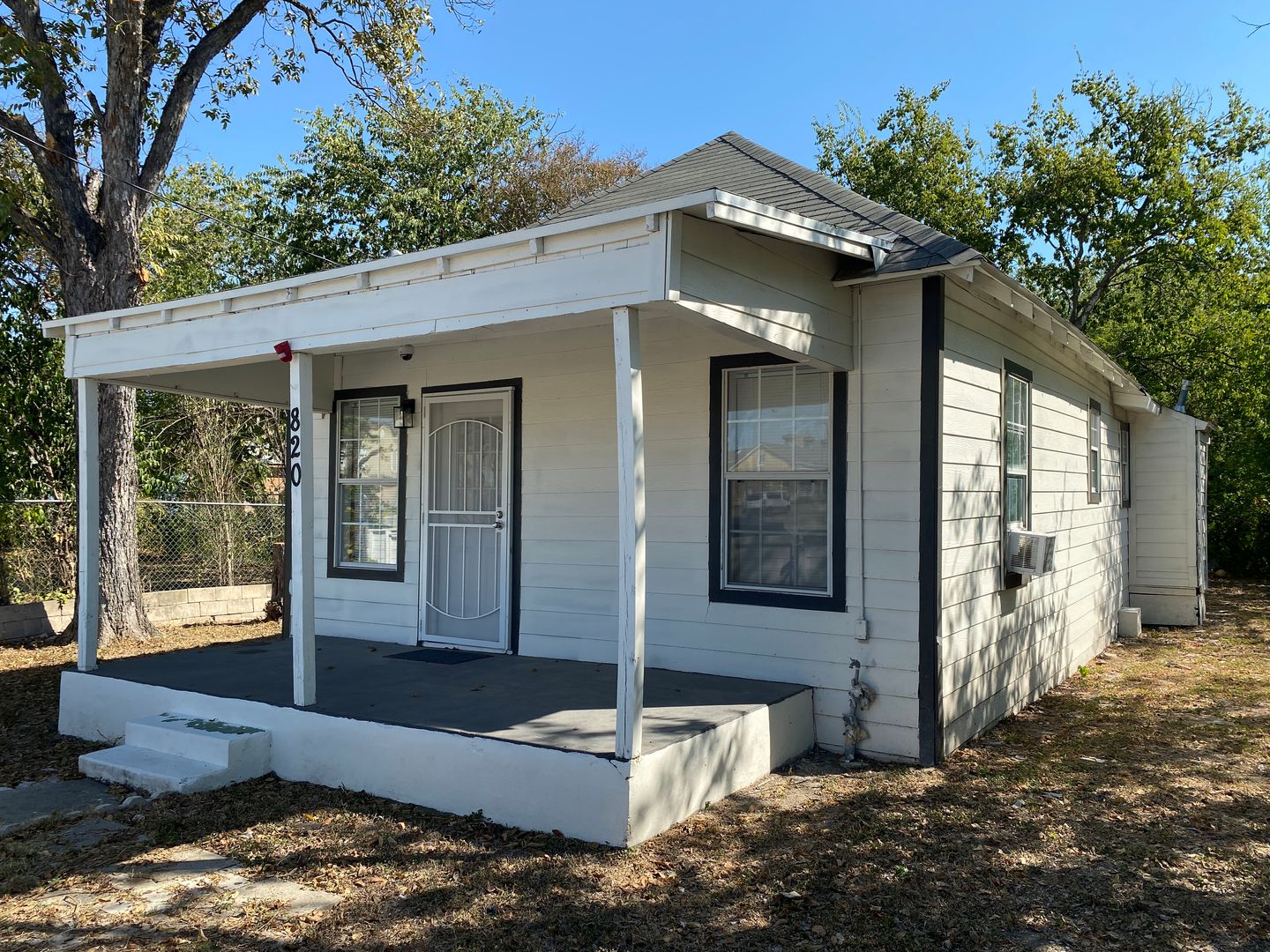 San Antonio House: 820 Frank Ave