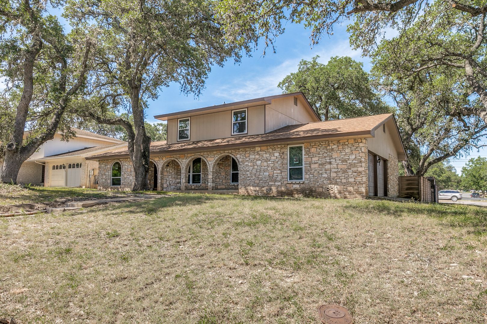San Antonio House: 10215 Charter Ridge