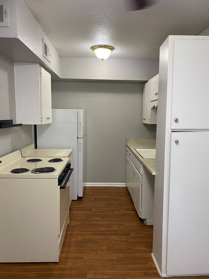 San Antonio Apartment: 701 E Grayson St