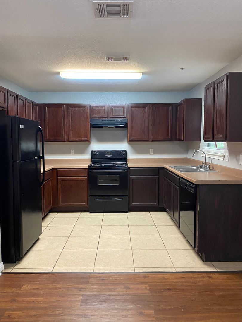 San Antonio Apartment: 14815 Judson Rd - 201
